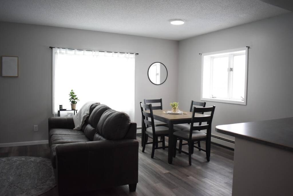 Arctic 415 Apartment Grand Rapids Bagian luar foto