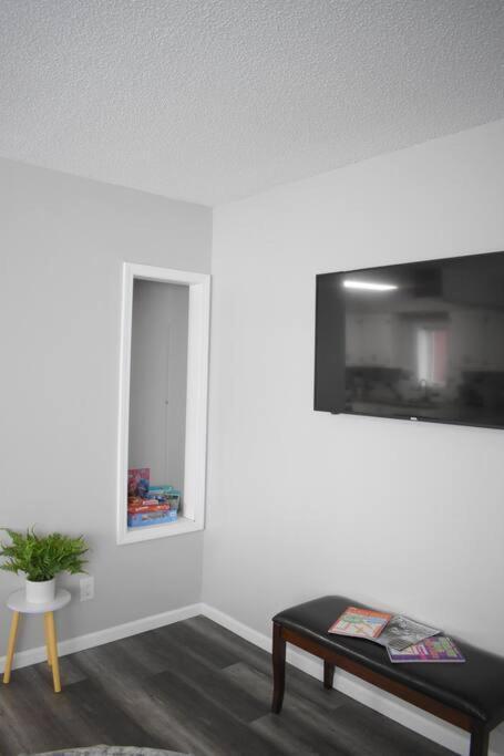 Arctic 415 Apartment Grand Rapids Bagian luar foto